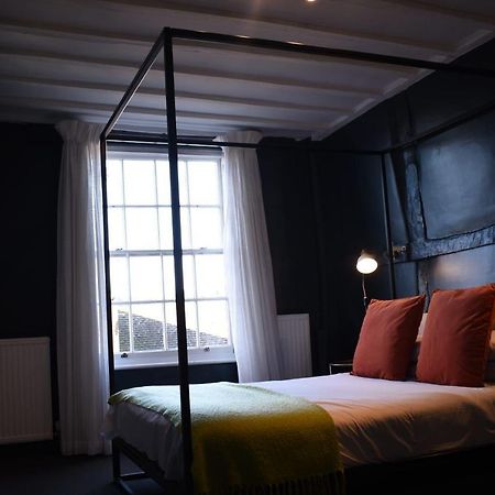 Whitehouse Rye Bed & Breakfast ภายนอก รูปภาพ The bedroom at The Old House