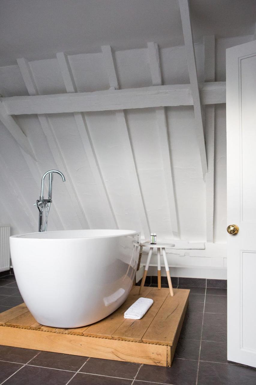 Whitehouse Rye Bed & Breakfast ภายนอก รูปภาพ A freestanding bathtub