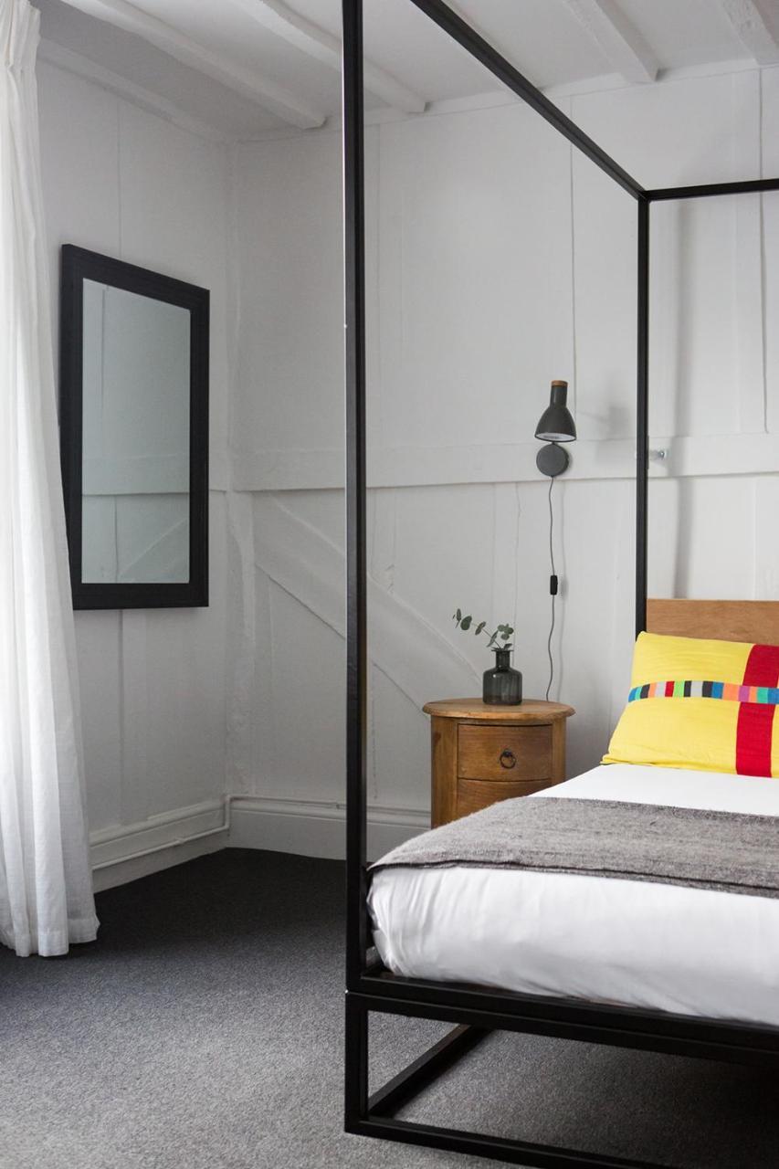 Whitehouse Rye Bed & Breakfast ภายนอก รูปภาพ A wall light